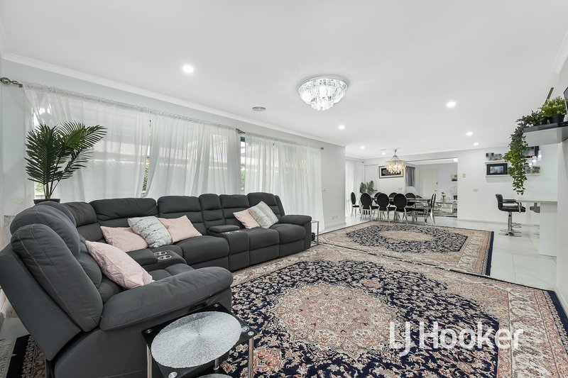 Photo - 3 Mariner Close, Cranbourne North VIC 3977 - Image 8