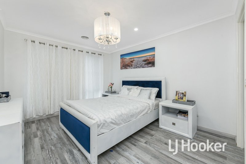 Photo - 3 Mariner Close, Cranbourne North VIC 3977 - Image 10