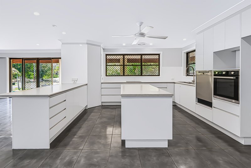 Photo - 3 Mark Way, Mudgeeraba QLD 4213 - Image 4