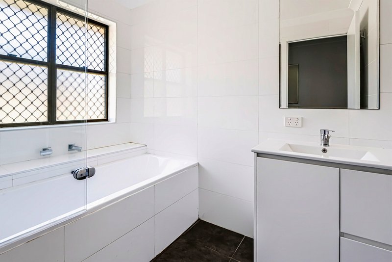 Photo - 3 Mark Way, Mudgeeraba QLD 4213 - Image 10