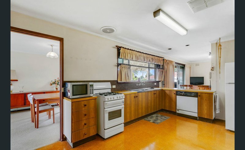 Photo - 3 Marnebeck Court, Cranbourne VIC 3977 - Image 2