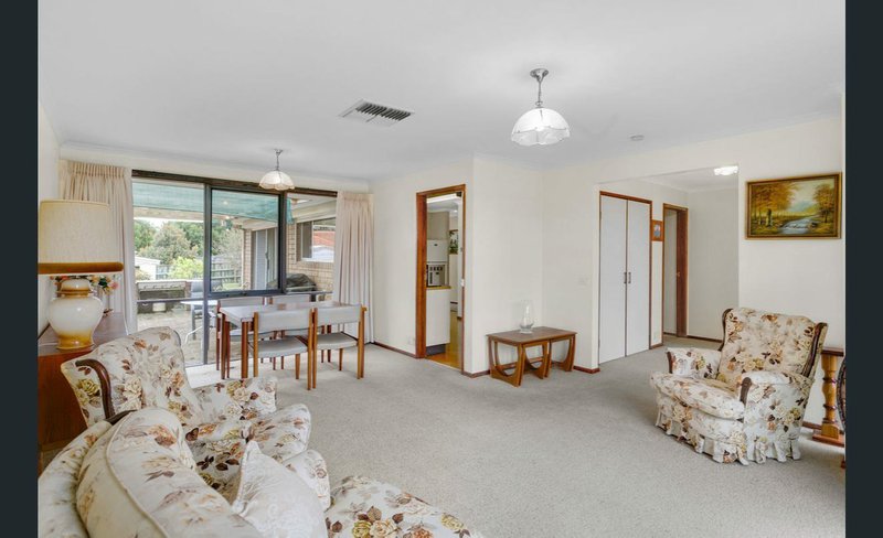 Photo - 3 Marnebeck Court, Cranbourne VIC 3977 - Image 3