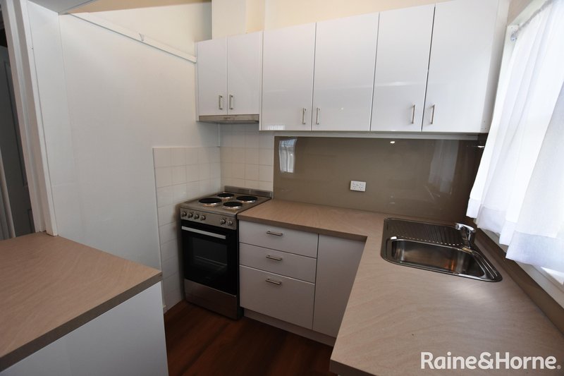 Photo - 3 Maxwell Avenue, Orange NSW 2800 - Image 2
