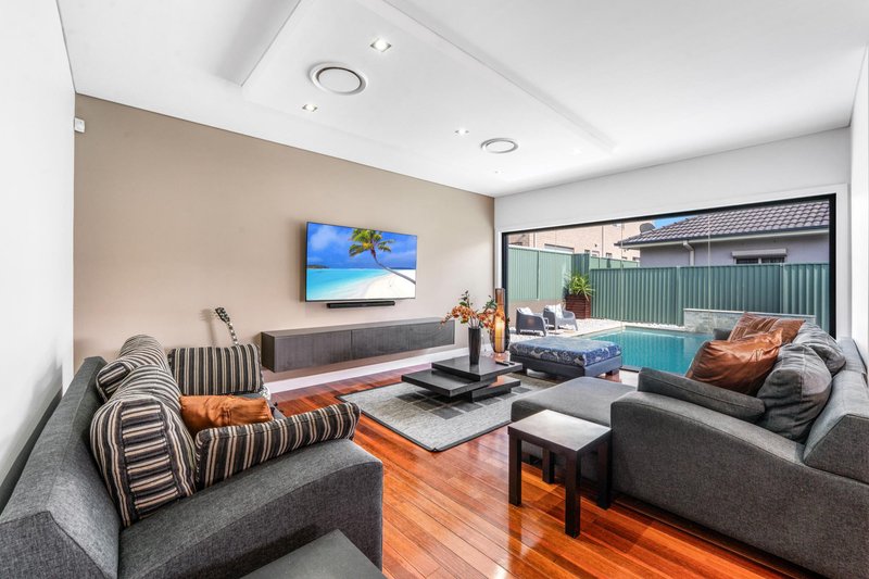 Photo - 3 Maxwell Place, Abbotsbury NSW 2176 - Image 3