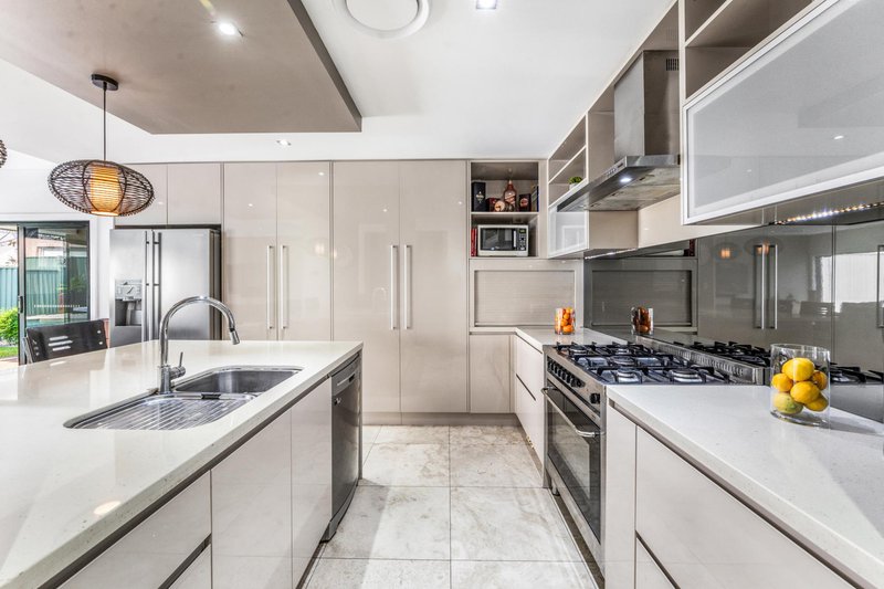 Photo - 3 Maxwell Place, Abbotsbury NSW 2176 - Image 7