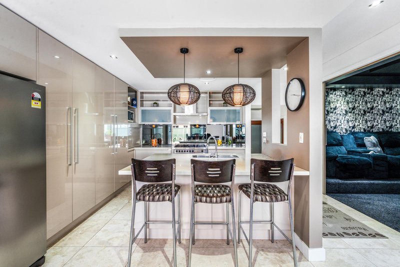 Photo - 3 Maxwell Place, Abbotsbury NSW 2176 - Image 8