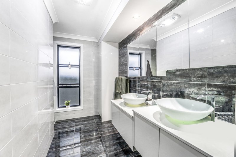 Photo - 3 Maxwell Place, Abbotsbury NSW 2176 - Image 12