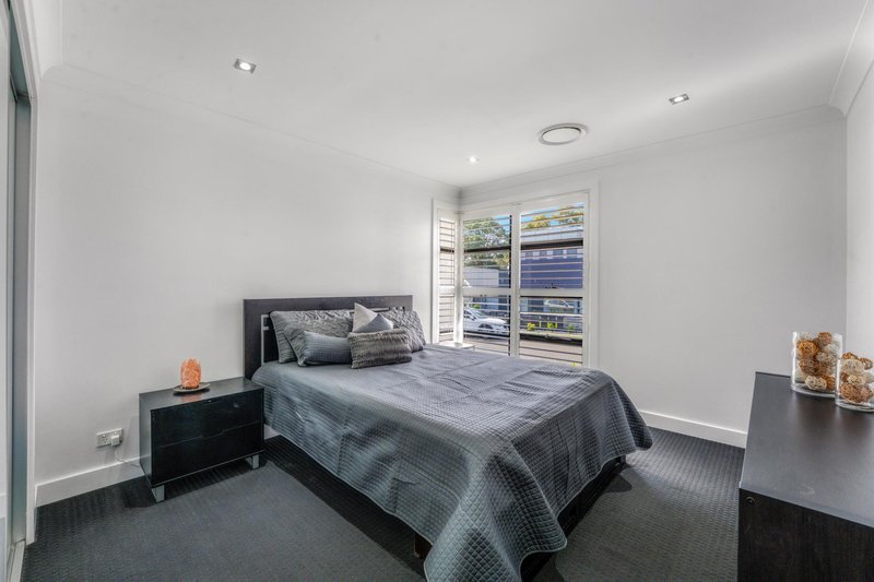 Photo - 3 Maxwell Place, Abbotsbury NSW 2176 - Image 13