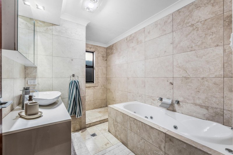 Photo - 3 Maxwell Place, Abbotsbury NSW 2176 - Image 15