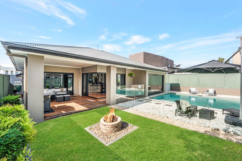 Photo - 3 Maxwell Place, Abbotsbury NSW 2176 - Image 17