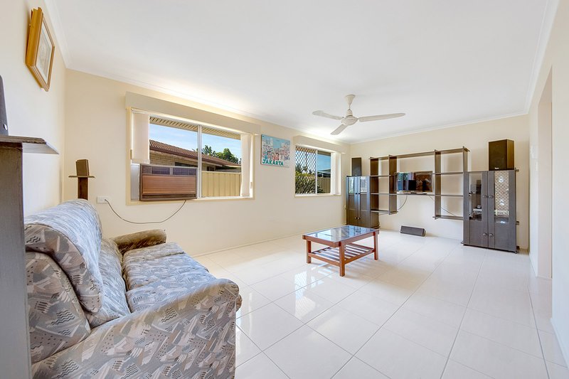 Photo - 3 Mcginlay Street, Clinton QLD 4680 - Image 4