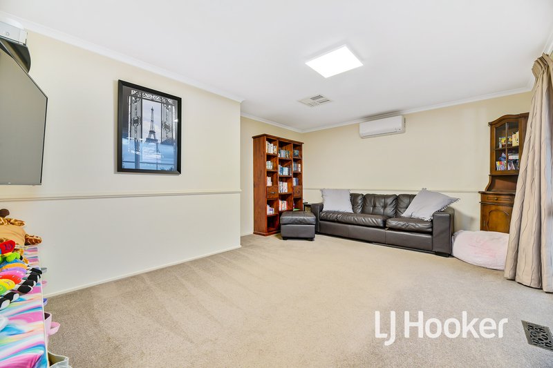 Photo - 3 Mcinnes Court, Pakenham VIC 3810 - Image 4