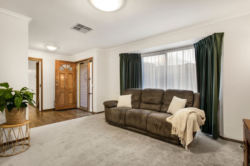 Photo - 3 Mcnamara Court, Pakenham VIC 3810 - Image 3