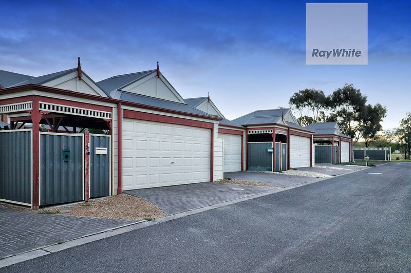 Photo - 3 Meadowbank Lane, Craigieburn VIC 3064 - Image 4