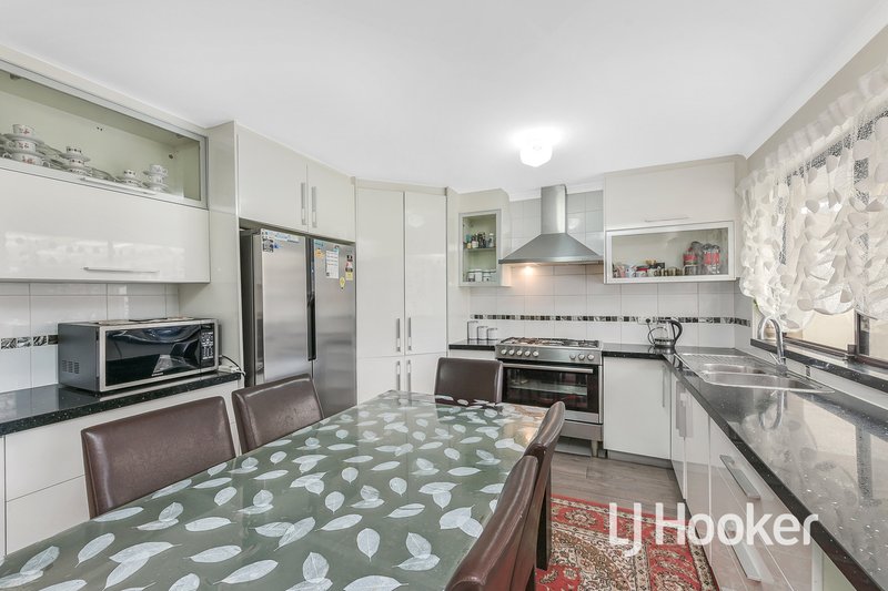 Photo - 3 Medinah Rise, Hampton Park VIC 3976 - Image 3