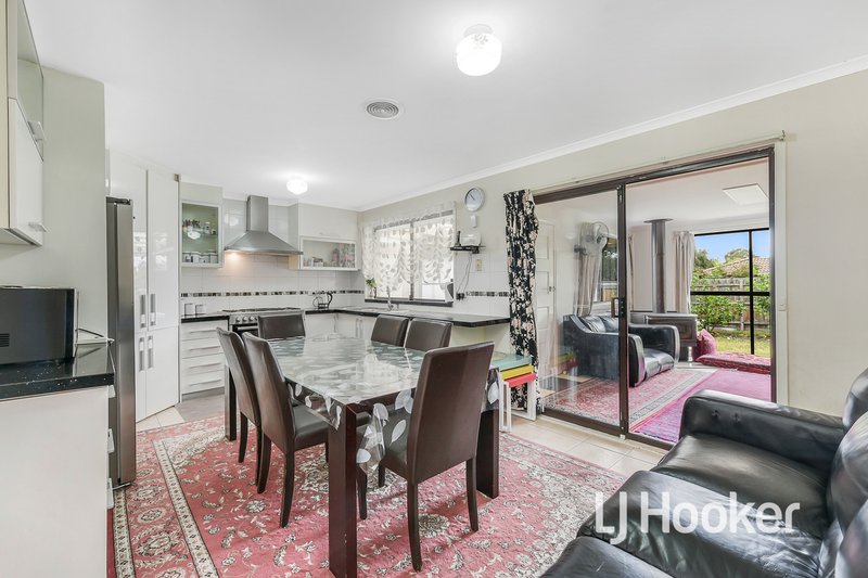 Photo - 3 Medinah Rise, Hampton Park VIC 3976 - Image 4