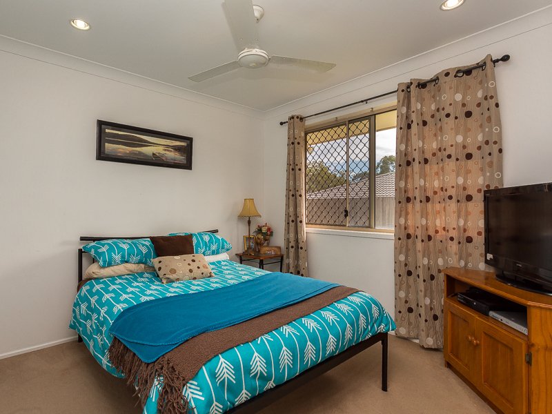 Photo - 3 Melissa Circuit, Kallangur QLD 4503 - Image 6