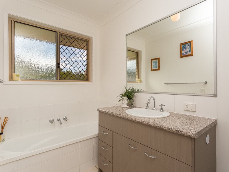 Photo - 3 Melissa Circuit, Kallangur QLD 4503 - Image 8