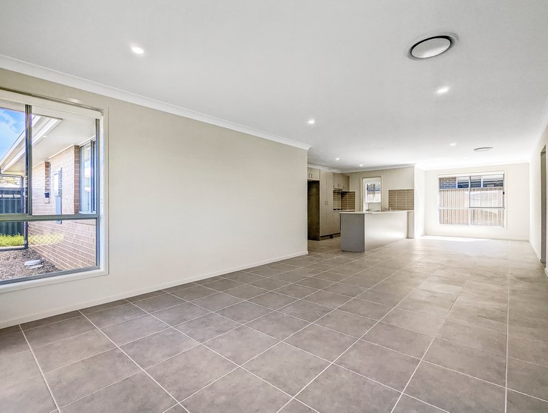 Photo - 3 Menzies Court, Woongarrah NSW 2259 - Image 4