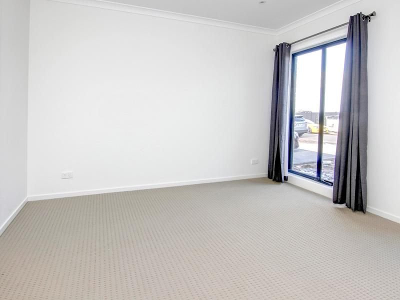 Photo - 3 Merton Avenue, Clyde VIC 3978 - Image 2