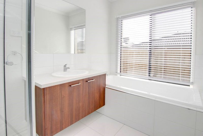 Photo - 3 Merton Avenue, Clyde VIC 3978 - Image 5