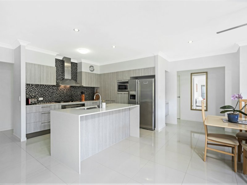 Photo - 3 Michelmore Road, Carrara QLD 4211 - Image 2