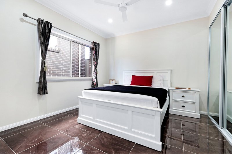 Photo - 3 Middleridge Drive, Glenmore Park NSW 2745 - Image 14