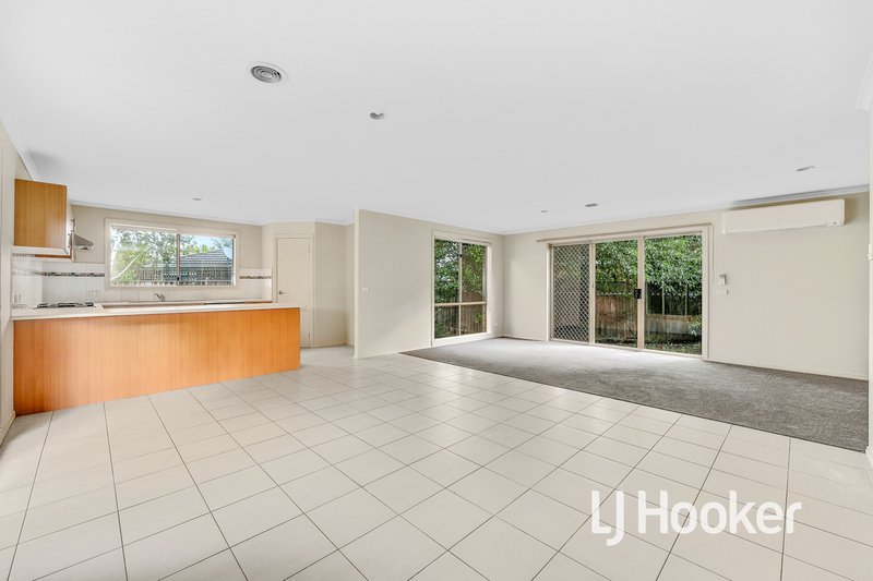 Photo - 3 Mikasa Place, Pakenham VIC 3810 - Image 6