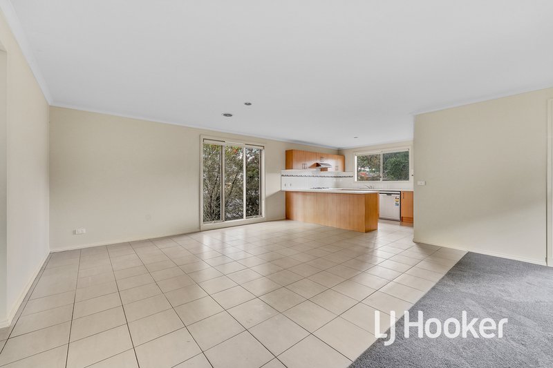 Photo - 3 Mikasa Place, Pakenham VIC 3810 - Image 7