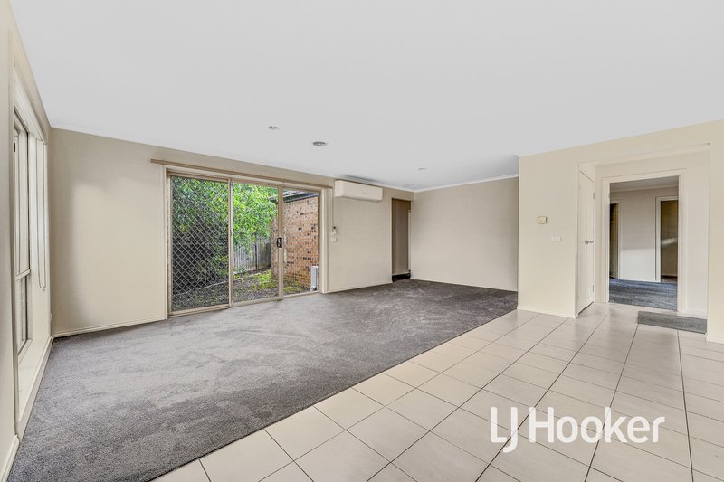 Photo - 3 Mikasa Place, Pakenham VIC 3810 - Image 8