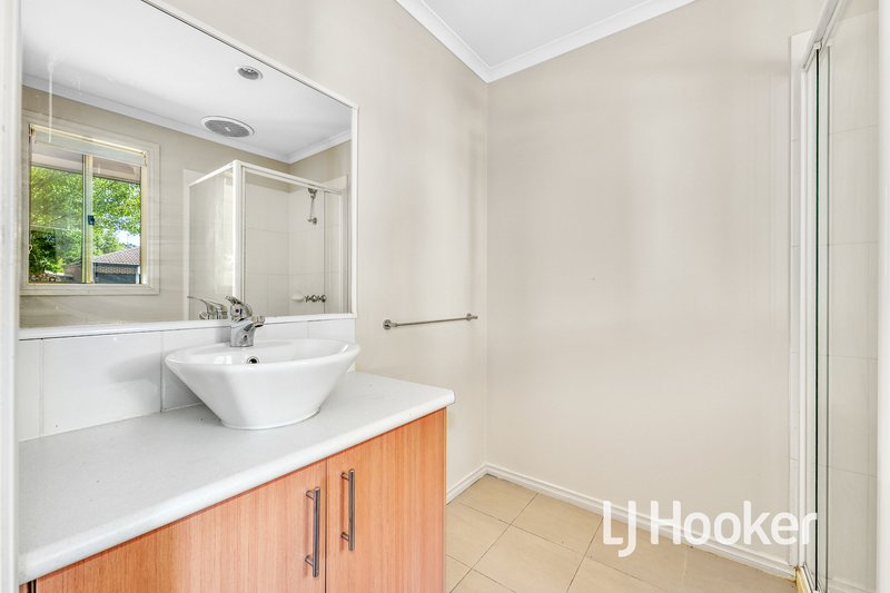 Photo - 3 Mikasa Place, Pakenham VIC 3810 - Image 11