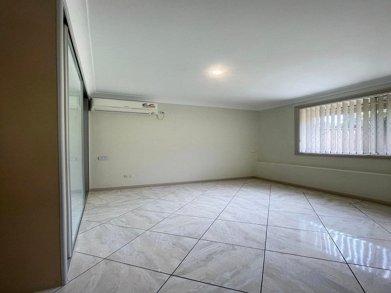 Photo - 3 Mimosa Road, Bossley Park NSW 2176 - Image 10