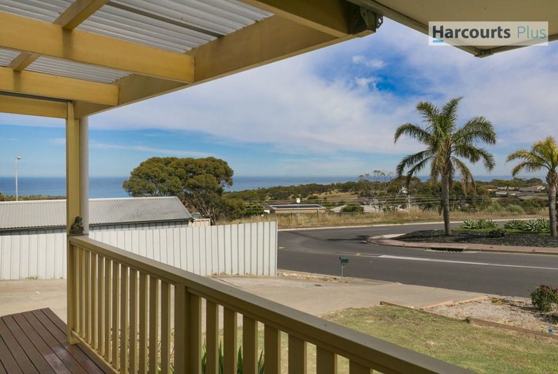 Photo - 3 Minnipa Drive, Hallett Cove SA 5158 - Image 3