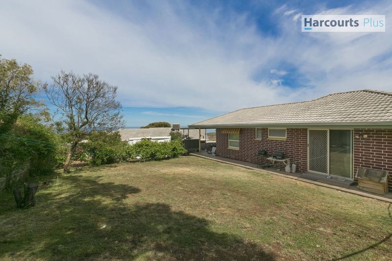 Photo - 3 Minnipa Drive, Hallett Cove SA 5158 - Image 10