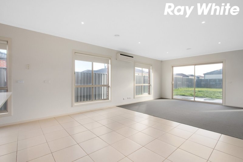 Photo - 3 Mirabelle Street, Pakenham VIC 3810 - Image 4