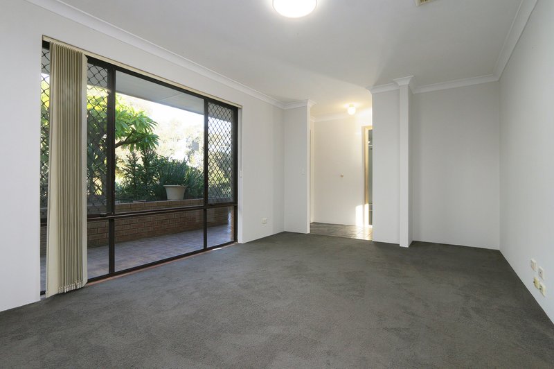 Photo - 3 Moennich Court, Coolbellup WA 6163 - Image 4