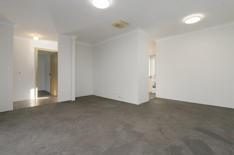 Photo - 3 Moennich Court, Coolbellup WA 6163 - Image 5