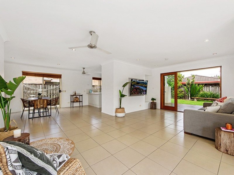 Photo - 3 Mojave Drive, Burleigh Waters QLD 4220 - Image 4