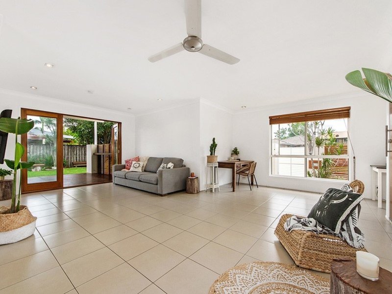 Photo - 3 Mojave Drive, Burleigh Waters QLD 4220 - Image 5