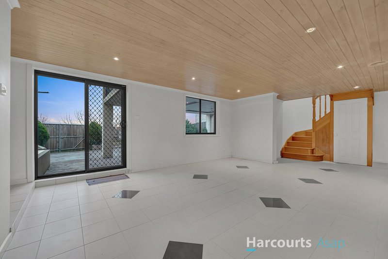 Photo - 3 Monkhouse Drive, Endeavour Hills VIC 3802 - Image 13