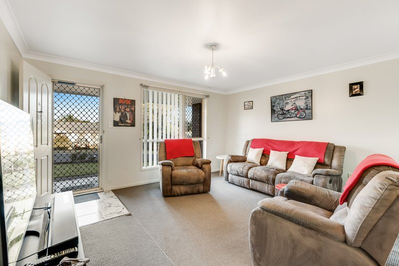 Photo - 3 Moore Crescent, Wilsonton QLD 4350 - Image 2