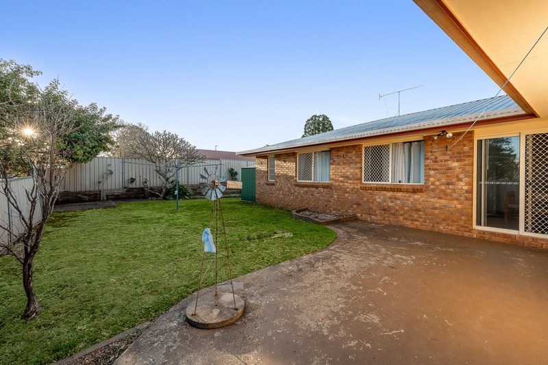 Photo - 3 Moore Crescent, Wilsonton QLD 4350 - Image 13