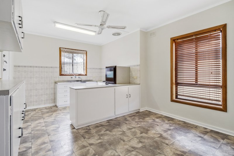 Photo - 3 Moorong Road, O'Sullivan Beach SA 5166 - Image 4