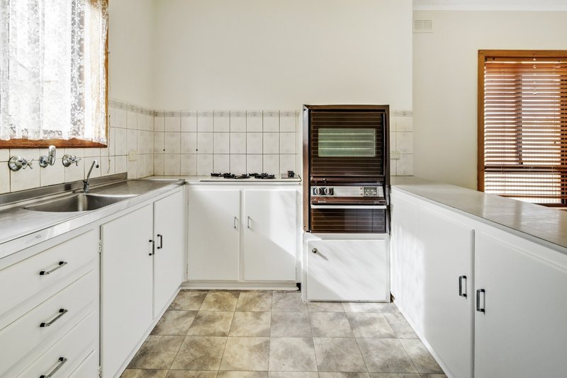 Photo - 3 Moorong Road, O'Sullivan Beach SA 5166 - Image 5