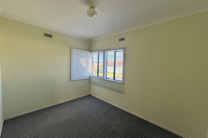 Photo - 3 Moresby Way, Bathurst NSW 2795 - Image 2