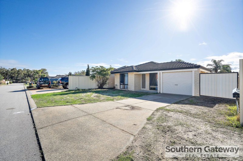 Photo - 3 Morolo Street, Seville Grove WA 6112 - Image 2