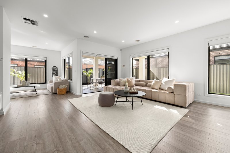 Photo - 3 Mottlecah Circuit, Craigieburn VIC 3064 - Image 2