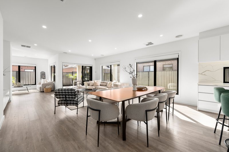 Photo - 3 Mottlecah Circuit, Craigieburn VIC 3064 - Image 11