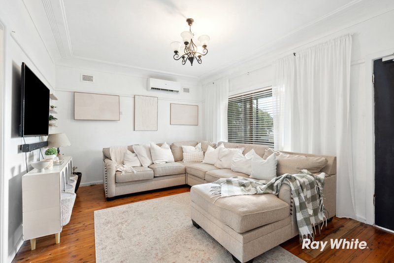 Photo - 3 Mountview Avenue, Doonside NSW 2767 - Image 2