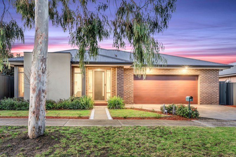 Photo - 3 Moxie Road, Craigieburn VIC 3064 - Image 2